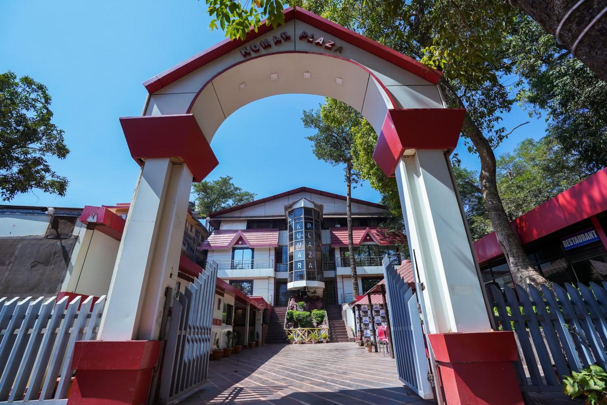 Hotel Kumar Plaza Matheran Extérieur photo